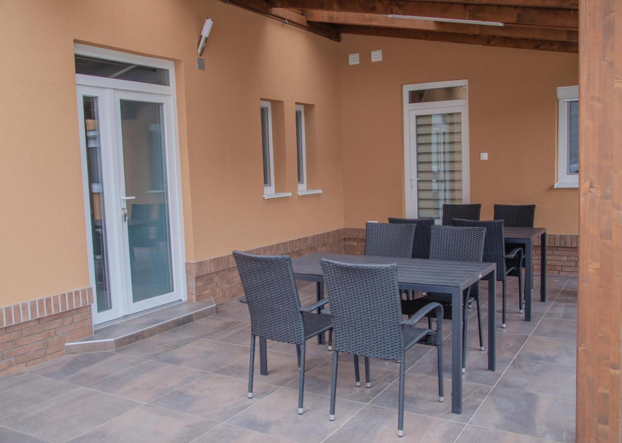 Oros House Apartmanhaz 欧罗什哈佐 外观 照片