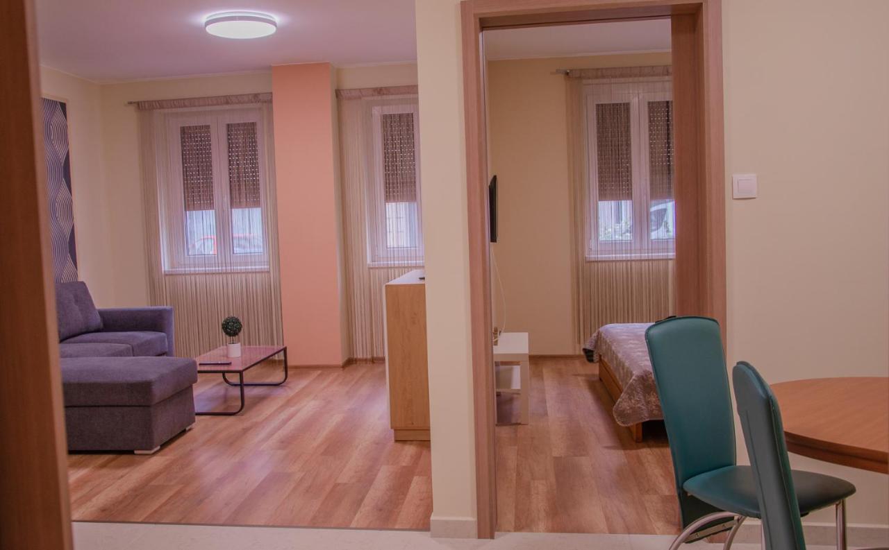Oros House Apartmanhaz 欧罗什哈佐 外观 照片