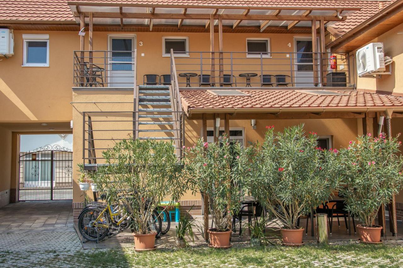 Oros House Apartmanhaz 欧罗什哈佐 外观 照片