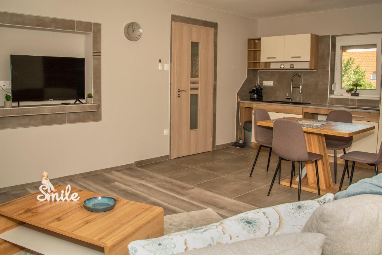 Oros House Apartmanhaz 欧罗什哈佐 外观 照片