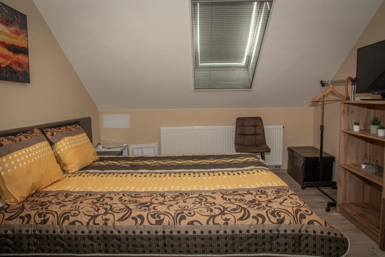 Oros House Apartmanhaz 欧罗什哈佐 外观 照片