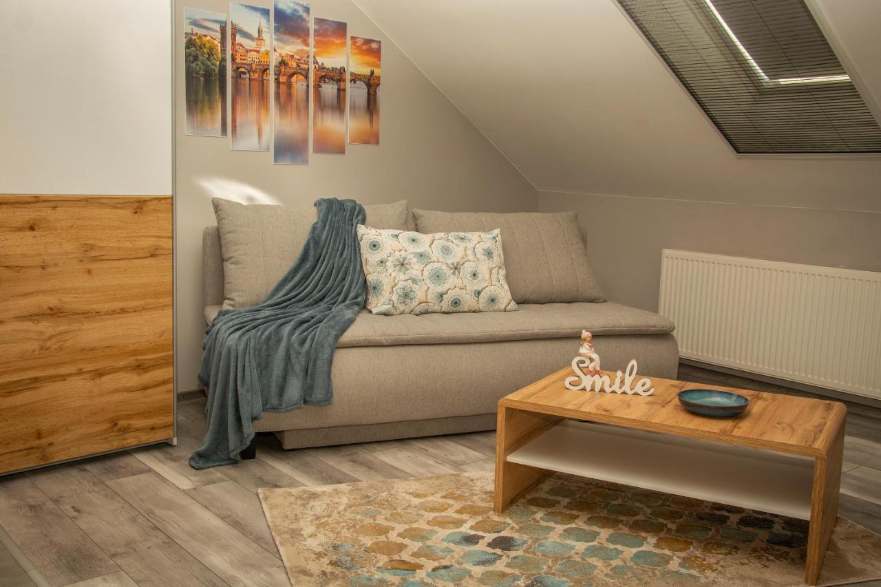 Oros House Apartmanhaz 欧罗什哈佐 外观 照片