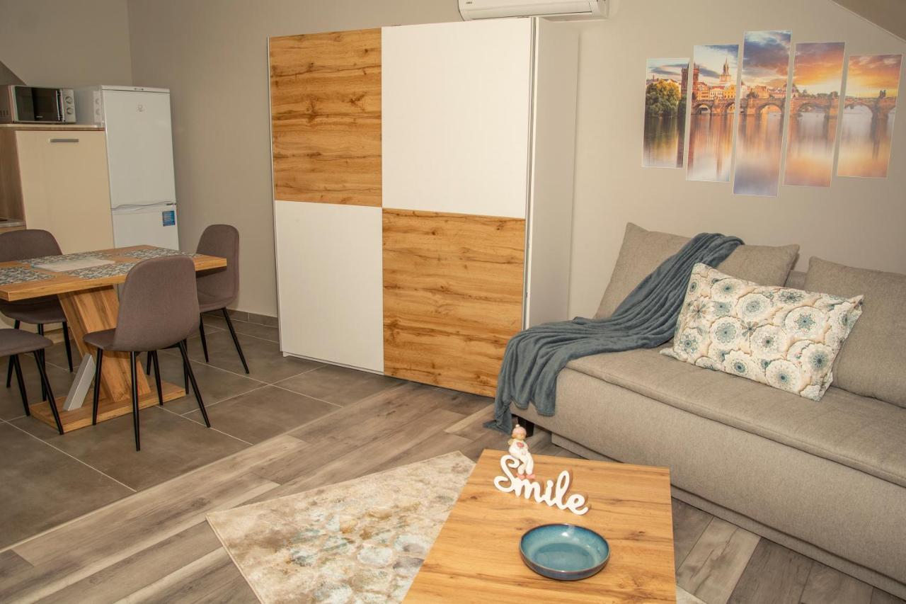Oros House Apartmanhaz 欧罗什哈佐 外观 照片