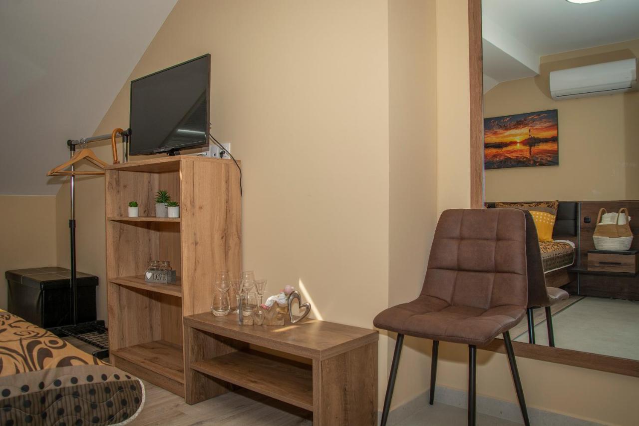 Oros House Apartmanhaz 欧罗什哈佐 外观 照片