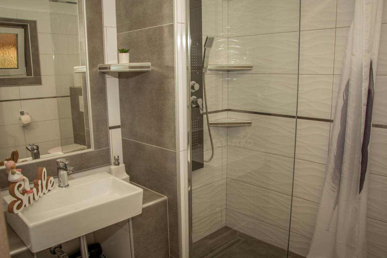 Oros House Apartmanhaz 欧罗什哈佐 外观 照片